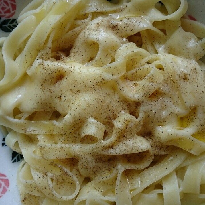 シンプルイズベスト！生パスタのチーズのせ